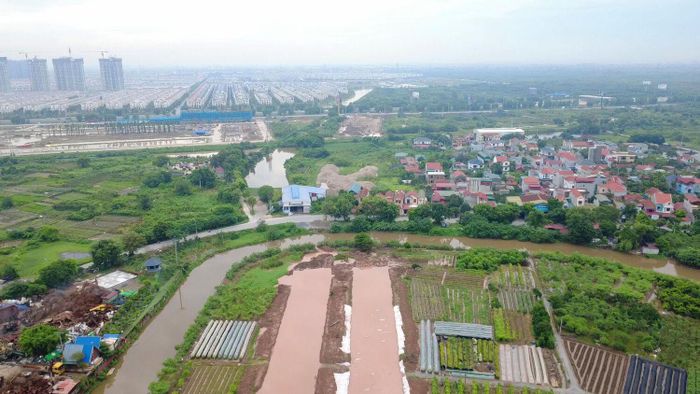 Nhiều đoạn nền đường đã thành hình.