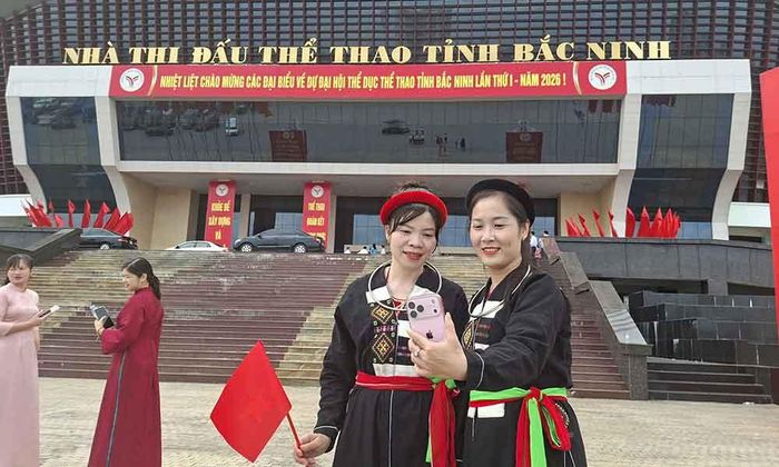  Đoàn đại biểu xã Yên Định lưu lại khoảnh khắc đẹp trước giờ khai mạc. 