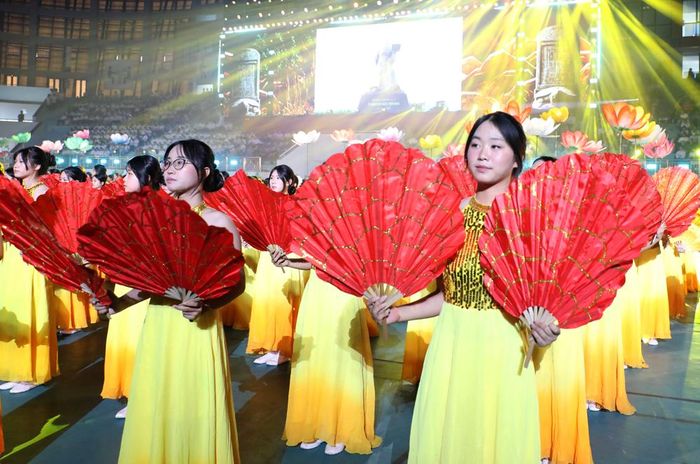  Học sinh tham gia màn đồng diễn đặc sắc. 