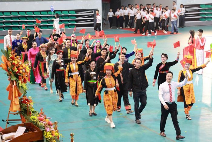  Màn diễu hành mang màu sắc các dân tộc tỉnh Bắc Ninh. 