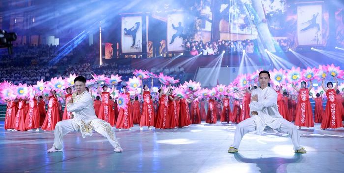  Biểu diễn võ thuật độc đáo trong lễ khai mạc. 