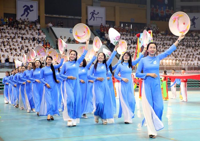  Khối diễu hành của Hội Liên hiệp phụ nữ tỉnh. 