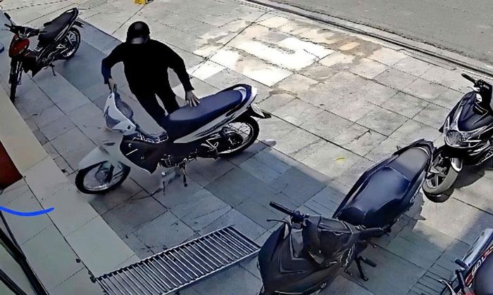  Một đối tượng trộm cắp xe máy tại phường Kinh Bắc. 