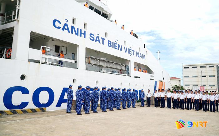 Cán bộ, chiến sĩ tàu CSB 8002 kết thúc tốt đẹp chuyến công tác tại Ấn Độ. Ảnh: HỒ QUÂN