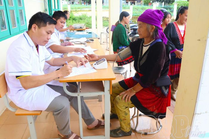 Người dân xã Tủa Thàng được khám sức khỏe miễn phí. (Ảnh CTV)