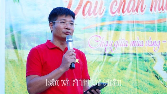 Ông Lê Huy Chính – Chủ tịch UBND xã Khun Há phát biểu khai mạc giải chạy.