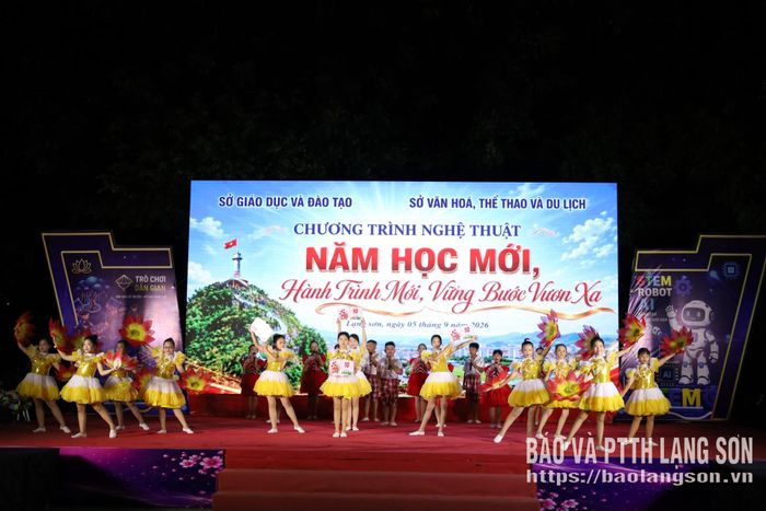 Tiết mục văn nghệ trong chương trình