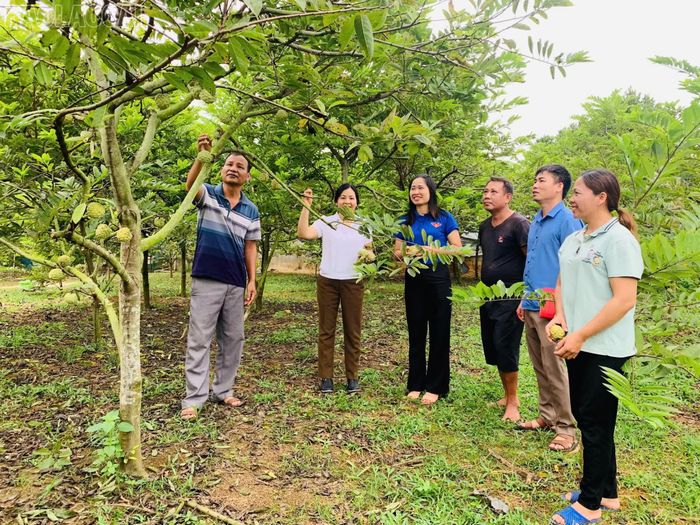 Từ sự nêu gương của cán bộ, đảng viên, người dân thôn Múc, xã Bảo Thắng, đồng thuận, tích cực thi đua lao động, sản xuất, chung sức xây dựng thôn ngày càng phát triển.