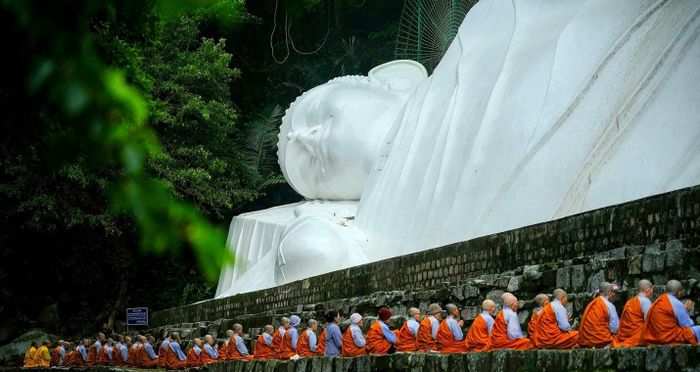 Tượng Phật Thích Ca nhập Niết bàn trên núi Tà Kóu. (Ảnh TTC)