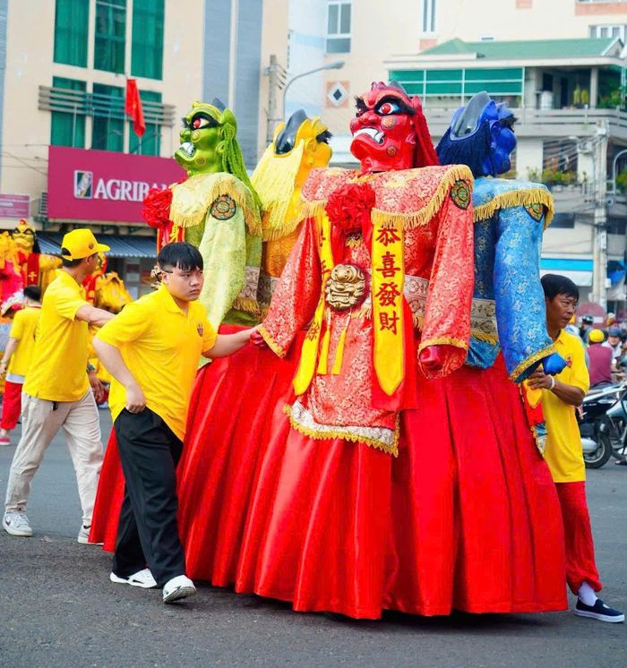 Lễ hội là dịp để cộng đồng dân tộc Hoa gìn giữ đời sống văn hóa, tín ngưỡng truyền thống