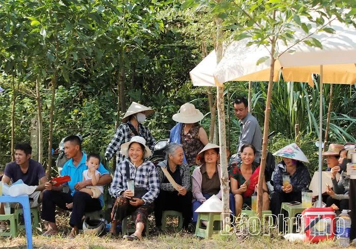 Người dân xã Thịnh Minh phấn khởi với 5 dự án cùng lúc được triển khai trên địa bàn.
