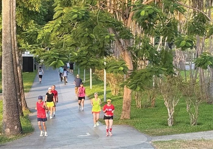  Hướng đến Huế “xanh - thông minh - giàu bản sắc”. Ảnh: Lan Anh