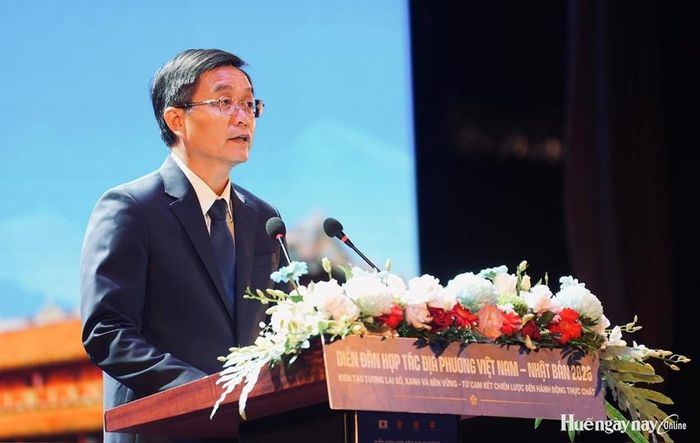 Bí thư Thành ủy Huế Nguyễn Đình Trung phát biểu tại Diễn đàn. 