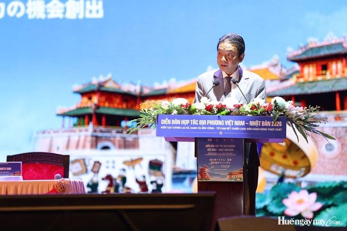 Đồng chí Hoàng Đạo Cương, Thứ trưởng Bộ Văn hóa, Thể thao và Du lịch phát biểu dẫn đề chuyên đề.