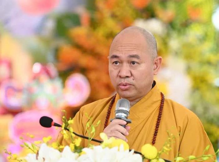 Thượng tọa Thích Đức Thiện đọc văn tưởng niệm các anh hùng liệt sĩ