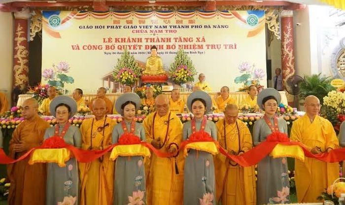 Cắt băng khánh thành khu Tăng xá
