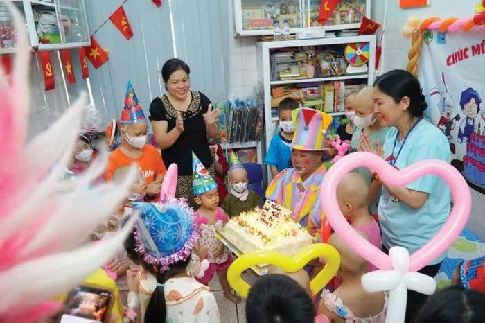 Mang niềm vui đến cho các bé