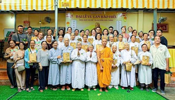 Phật tử, các mạnh thường quân tham dự chương trình
