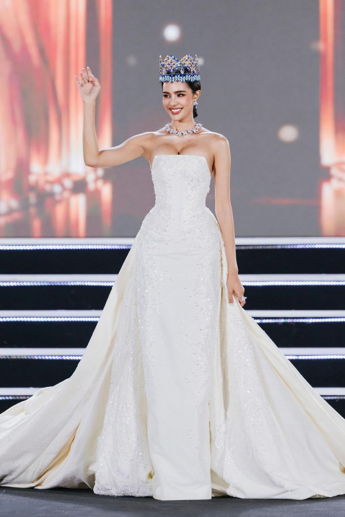 Miss World Opal Suchata chia tay nhiệm kỳ.