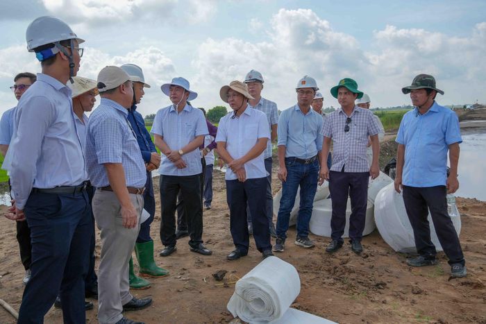 Đoàn công tác lãnh đạo TP Cần Thơ kiểm tra tiến độ dự án cao tốc Châu Đốc - Cần Thơ - Sóc Trăng.
