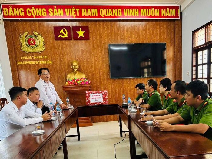 Chủ tịch UBND phường Quy Nhơn Đông Trần Việt Quang phát biểu chỉ đạo, động viên lực lượng Công an phường nỗ lực hoàn thành các chỉ tiêu của đợt cao điểm.