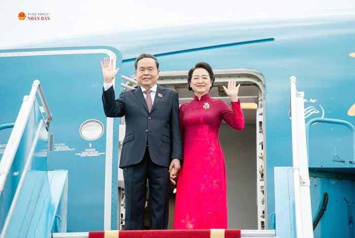 Chủ tịch Quốc hội Trần Thanh Mẫn và Phu nhân Nguyễn Thị Thanh Nga cùng đoàn đại biểu cấp cao Việt Nam lên đường bắt đầu thăm chính thức Hàn Quốc, Mông Cổ