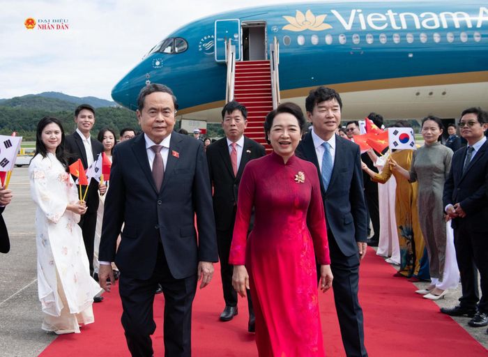 Chủ tịch Quốc hội Trần Thanh Mẫn và Phu nhân Nguyễn Thị Thanh Nga bắt đầu chuyến thăm chính thức Hàn Quốc