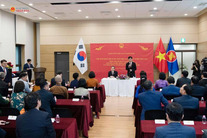 Đại sứ Việt Nam tại Hàn Quốc Vũ Hồ phát biểu tại cuộc gặp