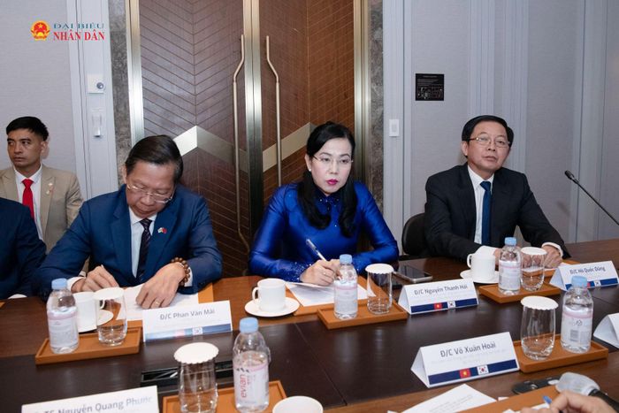 Các đại biểu dự cuộc gặp mặt