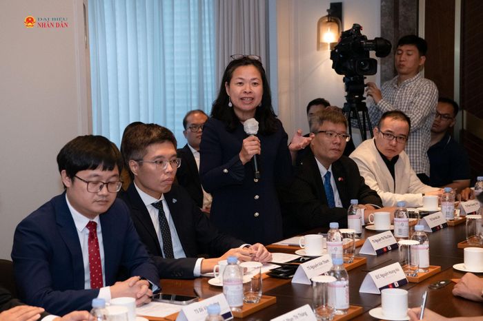 Đại biểu phát biểu tại cuộc gặp mặt