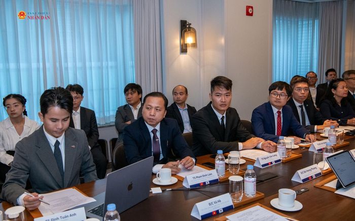 Các đại biểu dự cuộc gặp mặt