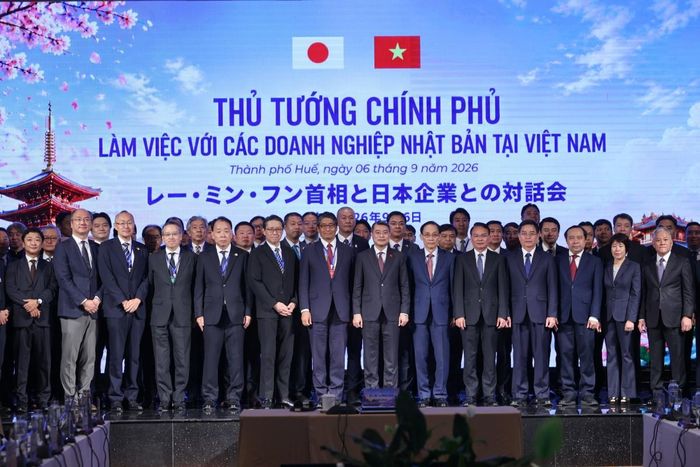 Thủ tướng chụp ảnh chung cùng các đại biểu - Ảnh: chinhphu.vn