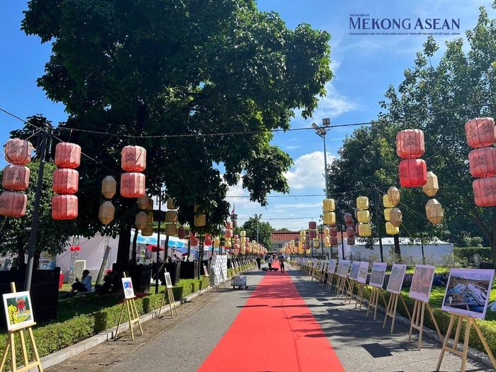 Từ ngày 11-20/9, chuỗi hoạt động văn hóa, nghệ thuật sẽ trải dài từ Hoàng thành Thăng Long, Văn Miếu - Quốc Tử Giám, Bát Tràng đến hồ Hoàn Kiếm. Ảnh: Mekong ASEAN