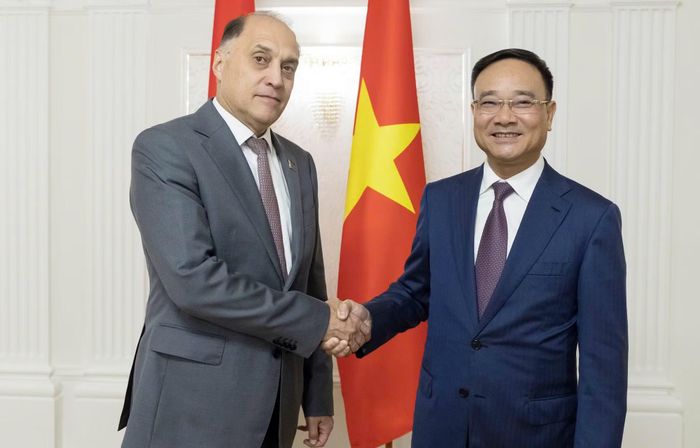 Thứ trưởng Phạm Thế Tùng và ông Aleksand Volfovich thống nhất tăng cường hợp tác, trao đổi đoàn các cấp.
