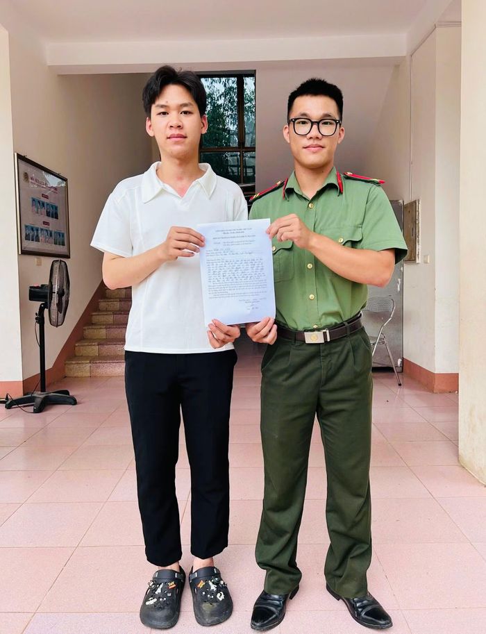 Công dân Trần Chí Kiên ở xã Nam Hòa viết đơn tình nguyện tham gia nghĩa vụ CAND gửi cơ quan chức năng.