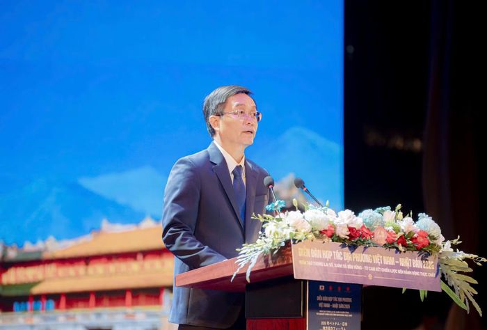 Bí thư Thành ủy Huế Nguyễn Đình Trung phát biểu tại diễn đàn.