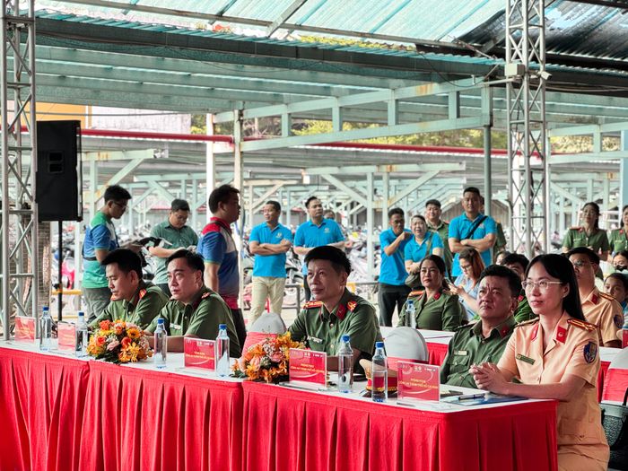 Các đại biểu tham dự ngày hội