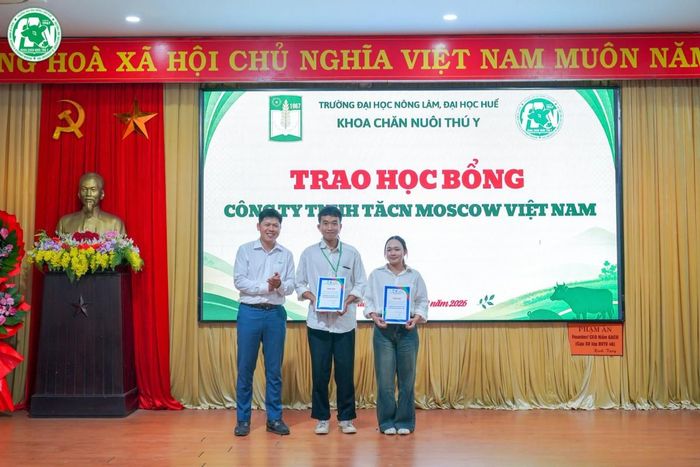 40 suất học bổng “Chắp cánh ước mơ” đã được trao cho sinh viên Khoa CNTY