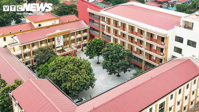 Việc mở cấp THPT ngay tại địa phương tạo ra thay đổi rõ rệt đối với học sinh sau khi hoàn thành THCS. Thay vì phải đi đò qua sông, từ năm học này, các em có thể tiếp tục học tập ngay tại xã.