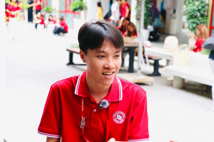 Nhà trường quyết định hỗ trợ Trương Đình Tuyển ở miễn phí tại ký túc xá. Một cán bộ, giảng viên của trường cũng cam kết tài trợ toàn bộ học phí cho nam sinh trong 2 năm học đầu.