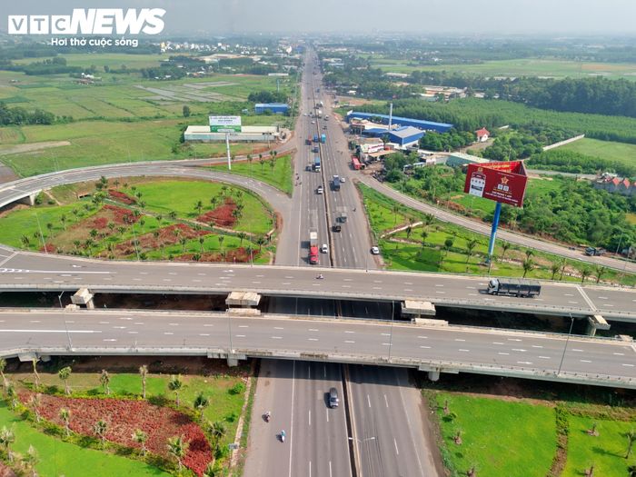 Theo Ban Quản lý dự án đầu tư xây dựng thành phố, dự án hiện đạt hơn 64% giá trị hợp đồng. Với tiến độ hiện nay, dự án đường 25C dự kiến hoàn thành trong tháng 10/2026.