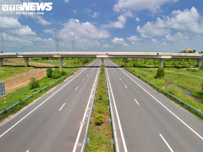 Cao tốc Bến Lức - Long Thành có vai trò kết nối khu vực phía Tây với phía Đông Nam TP.HCM, đồng thời liên kết các tuyến giao thông quan trọng trong vùng.