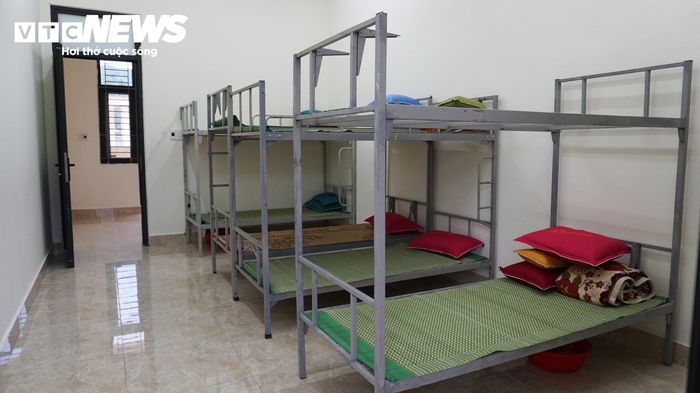 Với những học sinh xa gia đình, một căn phòng sạch sẽ, khu vệ sinh thuận tiện hay không gian sinh hoạt đầy đủ đều là những thay đổi thiết thực. (Ảnh: Tiến Thắng)