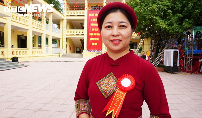 Cô giáo Ngô Thị Thanh Ninh, Hiệu trưởng Trường Phổ thông nội trú TH&THCS Bình Liêu phấn khởi trước cơ ngơi khang trang của nhà trường. Nữ hiệu trưởng nhấn mạnh, với đặc thù trường nội trú, nhà trường đặt an toàn và chăm sóc học sinh lên hàng đầu. Các em học sinh không chỉ học mà còn ăn, ngủ, sinh hoạt tại trường nên mọi điều kiện từ phòng ở, bữa ăn cho đến công tác quản sinh đều được chuẩn bị kỹ.