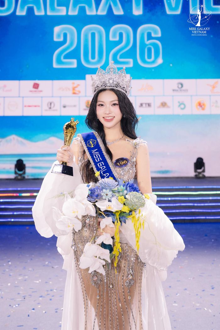 Người đẹp Hà Nội Dương Phương Thảo (SBD 196) xuất sắc đăng quang Hoa hậu Miss Galaxy Vietnam 2026, đồng thời giành giải thưởng phụ Người đẹp hình thể. Ảnh: BTC