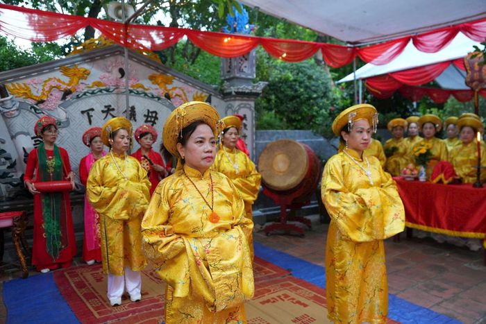 Nghi thức tế lễ truyền thống. Ảnh: H.A
