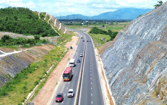 Một đoạn tuyến cao tốc Bắc - Nam phía Đông. Ảnh: Tạ Hải