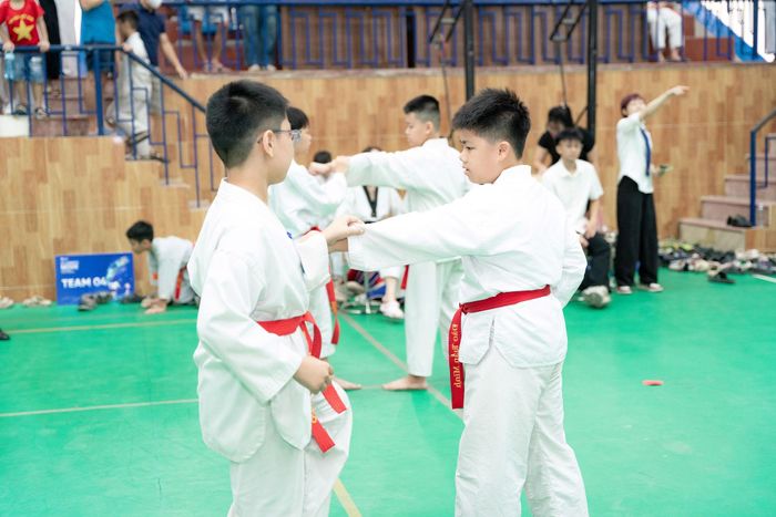 Kỳ thi chuyển cấp đai chính là dịp quan trọng để các chuyên gia phát hiện, sàng lọc những vận động viên Taekwondo tiềm năng bổ sung cho tuyến đội tuyển trẻ của Thủ đô. Ảnh: Hưng Sơn