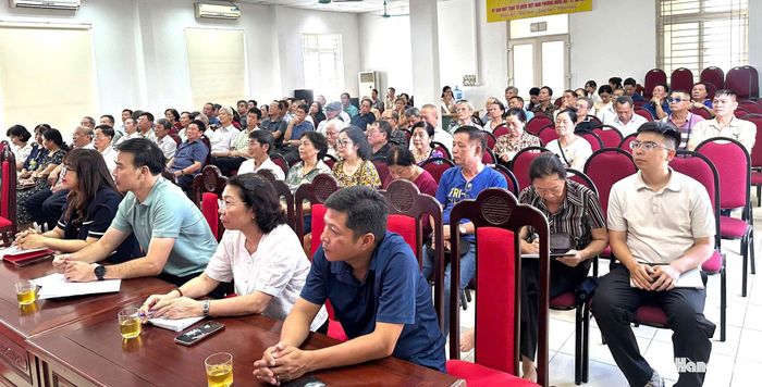 Phường Hồng Hà triển khai việc lấy ý kiến nhân dân về Điều chỉnh tổng thể Quy hoạch phân khu đô thị sông Hồng, tỷ lệ 1/5.000 (đoạn từ cầu Hồng Hà đến cầu Mễ Sở). Ảnh: Hải Lý