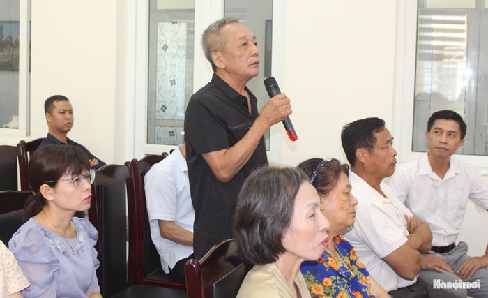 Một số cán bộ cơ sở đã đóng góp ý kiến, kiến nghị nhằm đảm bảo cho công tác lấy ý kiến nhân dân được thuận lợi. Ảnh: Đình Hiệp